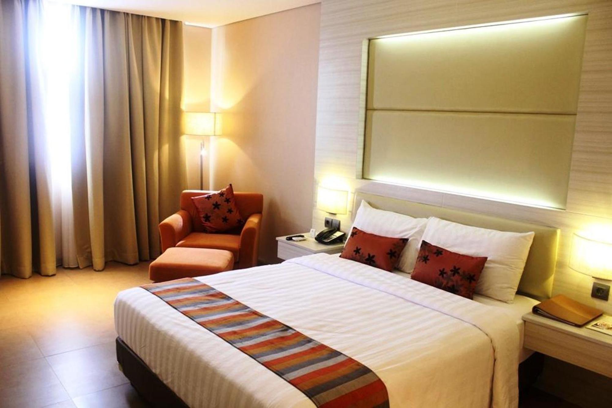 Sotis Hotel Kupang Kupang  Exterior photo
